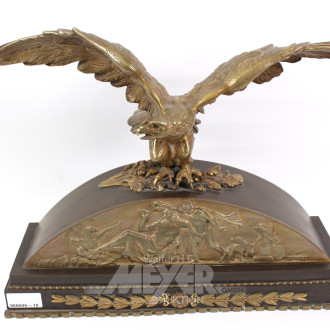 Kamindekoration im Empire-Stil mit allegorischer Reliefszene