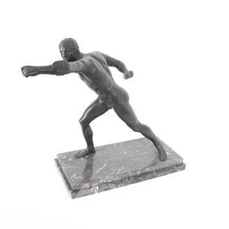 Bronzefigur 'Borghesischer Fechter' auf Marmorsockel
