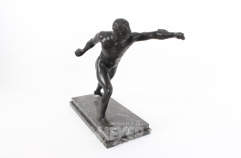 Bronzefigur 'Borghesischer Fechter' auf Marmorsockel