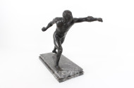 Bronzefigur 'Borghesischer Fechter' auf Marmorsockel