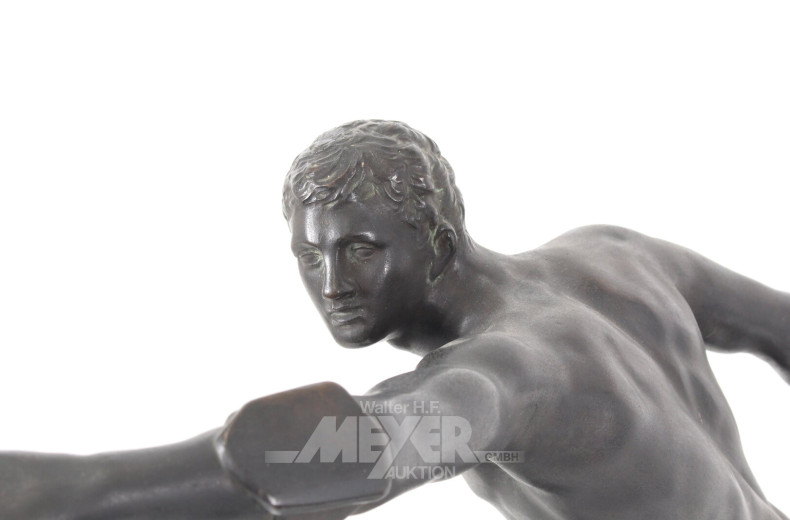 Bronzefigur 'Borghesischer Fechter' auf Marmorsockel