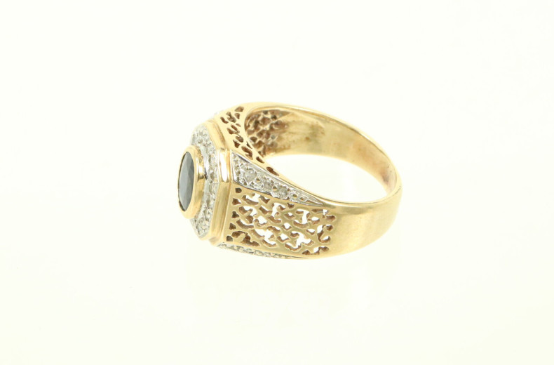 Ring mit Saphir und kl. Brillanten