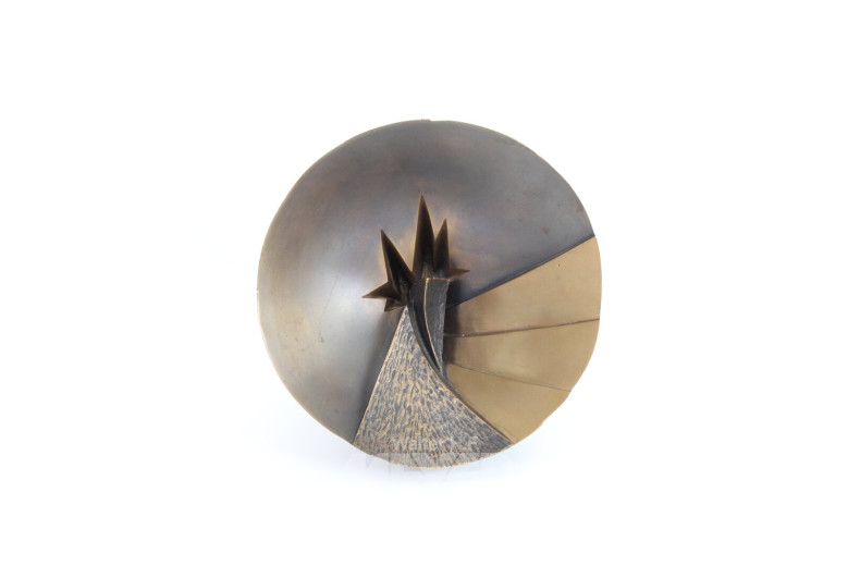 schwere, halbrunde Skulptur "Kommunikation"