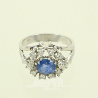 Clusterring mit blauem Saphir, umkranzt von 10 Brillanten