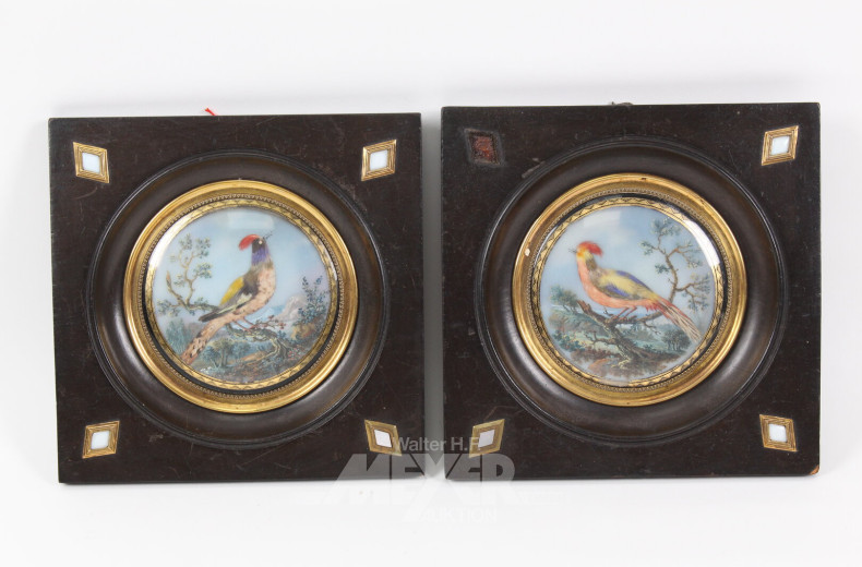 Paar Miniaturmalereien 'Paradiesvögel' auf Porzellan