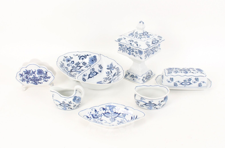 9 Serviceteile mit Zwiebelmuster