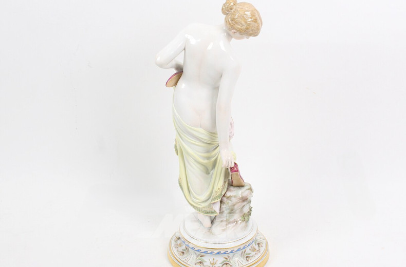 Porz.-Figur "Nach dem Bade"