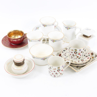 kl. Posten versch. Porzellan: Tassen, Sahnegießer, Tintenfässer, etc.