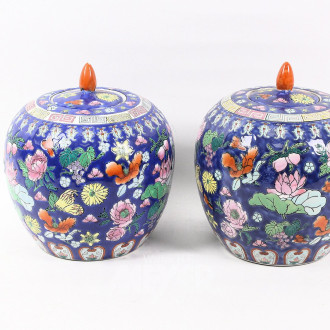 Paar Deckelvasen mit chin. Dekor