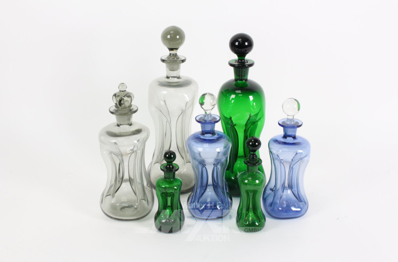 7 versch. Flacons und Karaffen
