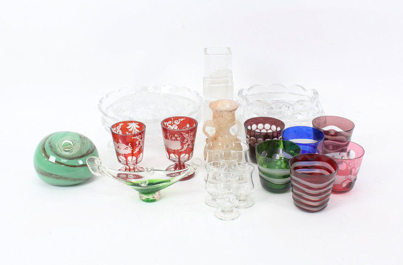 Posten Glas und Kristall: Bonbonniere, Gondel, Vasen