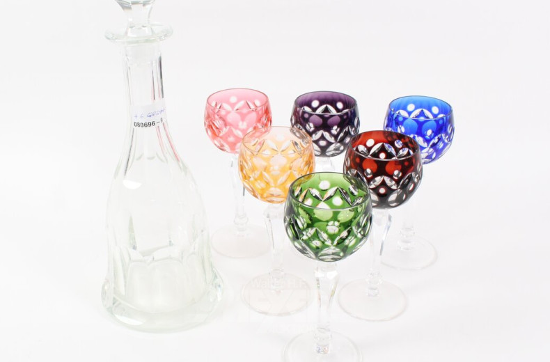 6 Römer-Weingläser, sowie 1 Karaffe