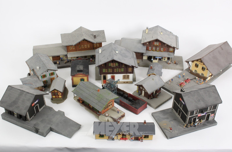 Posten Modellhäuser, teilw. beschädigt