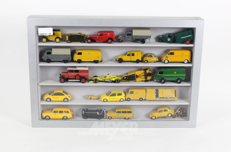 Wand-Schaukasten mit Modellautos, ca. 23 Stück, u.a. SCHUKO