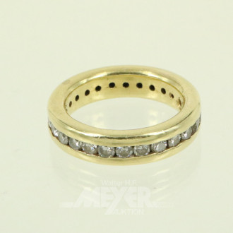 Allianzring mit 27 kl. Diamanten, zus. ca. 0,80ct.