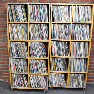 unfangreiche Schallplattensammlung, überwiegend Maxi und DJ-Pressungen, von ca. 3.000 Stück