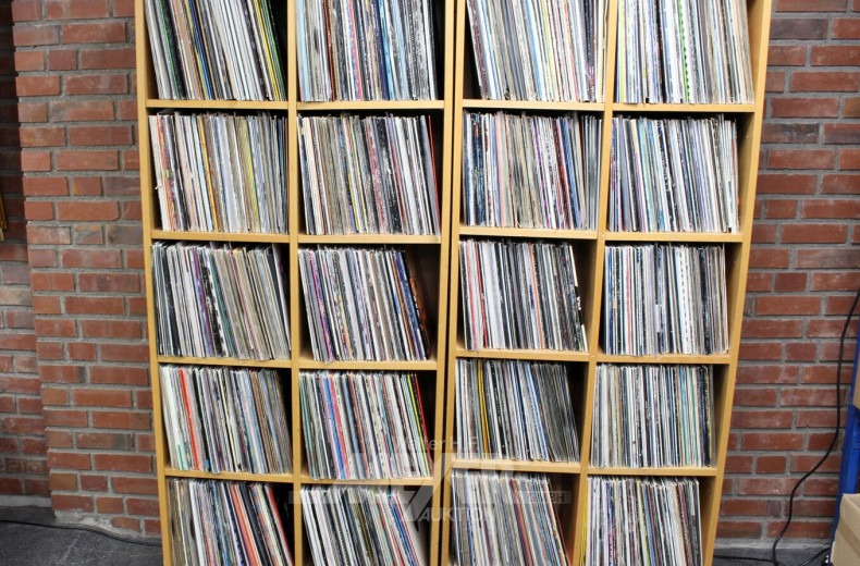 unfangreiche Schallplattensammlung, überwiegend Maxi und DJ-Pressungen, von ca. 3.000 Stück