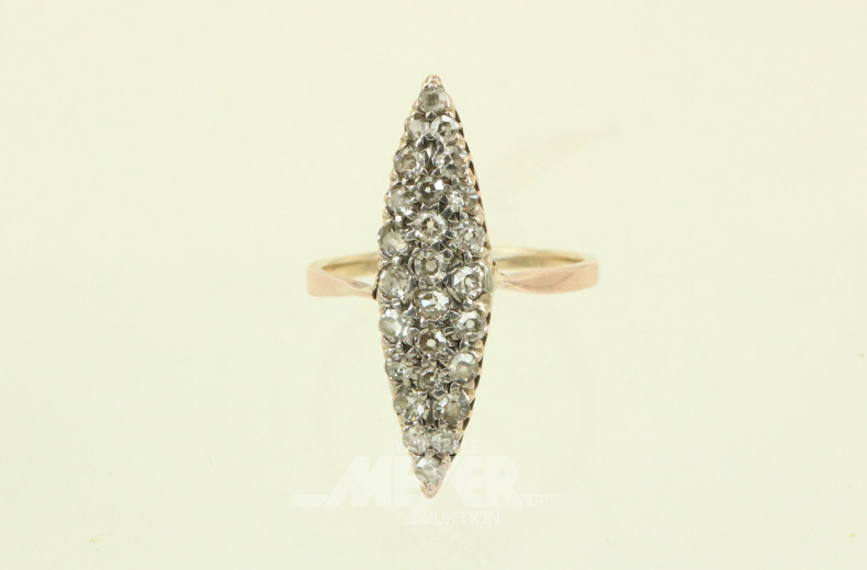 Schiffchenring mit kl. Brillanten von ges. ca. 1ct