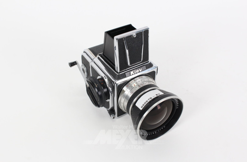 analoge Mittelformat-Fotokamera mit Objektiv FLEKTOGON 2,8/65