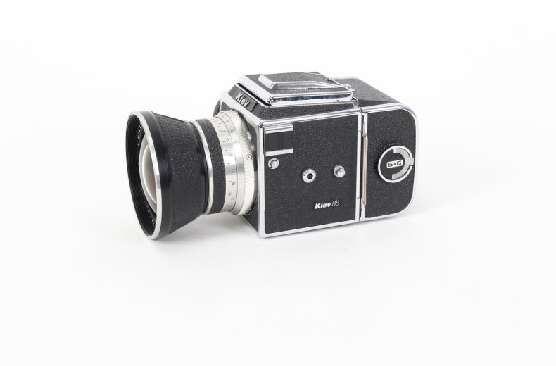 analoge Mittelformat-Fotokamera mit Objektiv FLEKTOGON 2,8/65