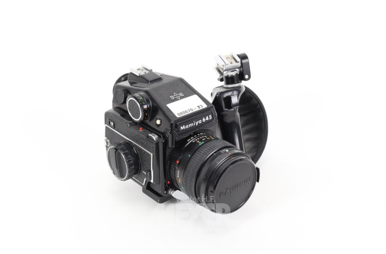 analoge Fotokamera mit Objektiv 80 mm Sekor Macro