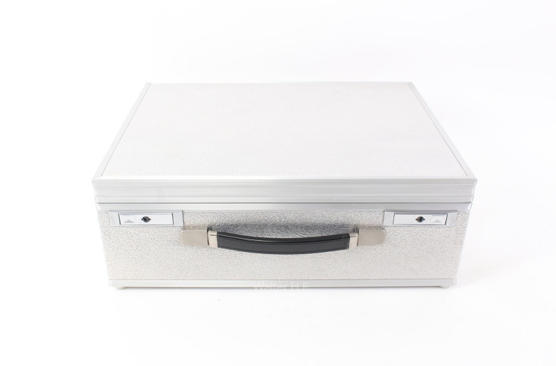 Konvolut mit umfangreicher Fotografie-Ausrüstung von Leitz im Alukoffer, best. aus: