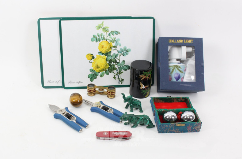 Konvolut: Openglas, Deckeldose, Dekofiguren, Schweizermesser etc.