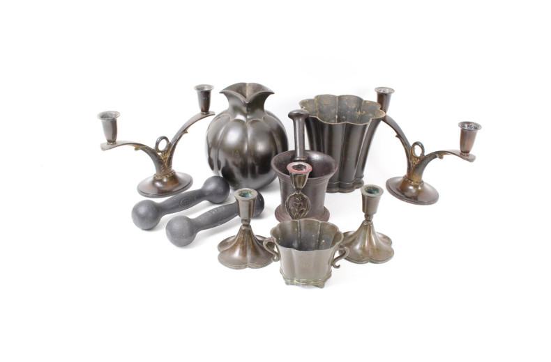 Posten Metalldekorationen: Vasen, Leuchter, Hanteln, Mörser, etc.