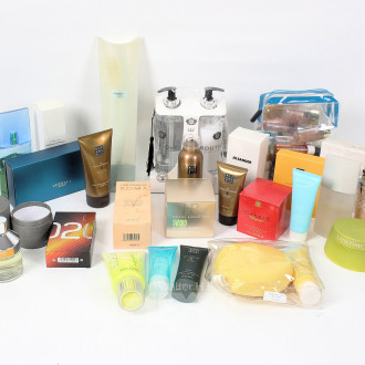 Posten div. Parfüms und Pflegeartikel