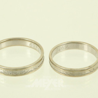 Paar Trauringe mit Gravur