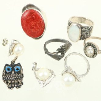 Kl. Konvolut Silberschmuck, best. aus 5 Ringen, 2 Anhängern und 1 Ohrstecker