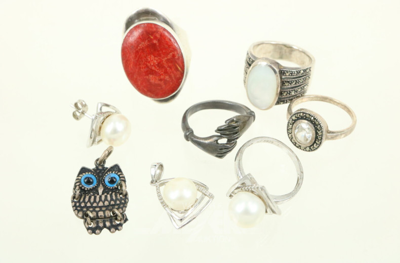 Kl. Konvolut Silberschmuck, best. aus 5 Ringen, 2 Anhängern und 1 Ohrstecker