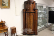 nostalgischer Biedermeier-Eckschrank