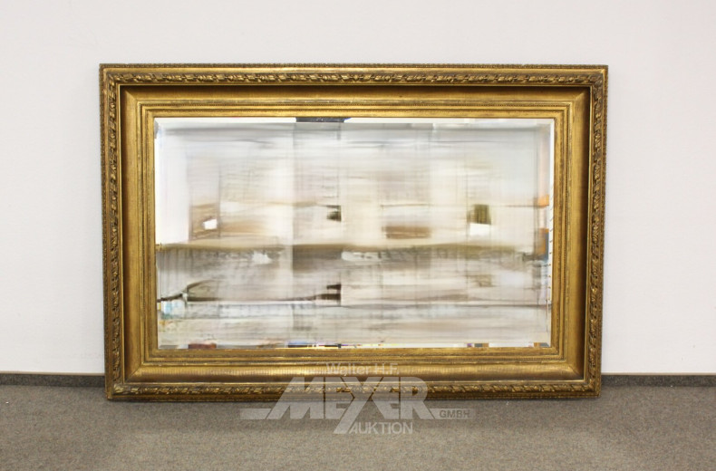 großer, facettierter Wandspiegel im Prunkrahmen