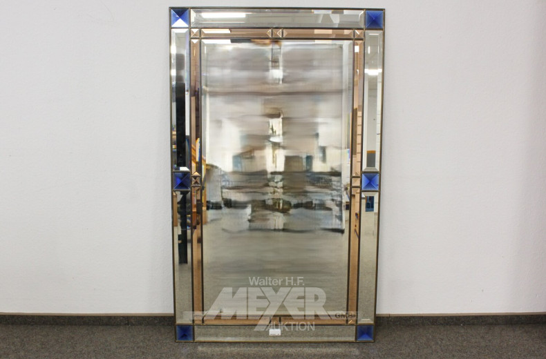 gr. Wandspiegel mit farbiger Facettierung