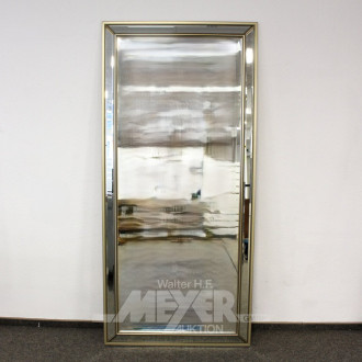 Gr. Wandspiegel, facettiert mit goldfarbenem Holzrahmen