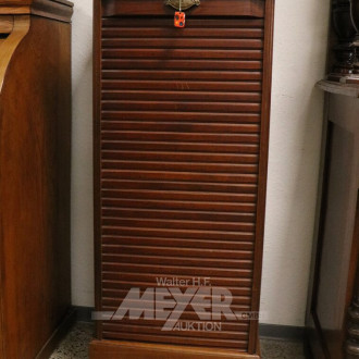 Notenschrank mit Jalousiefront