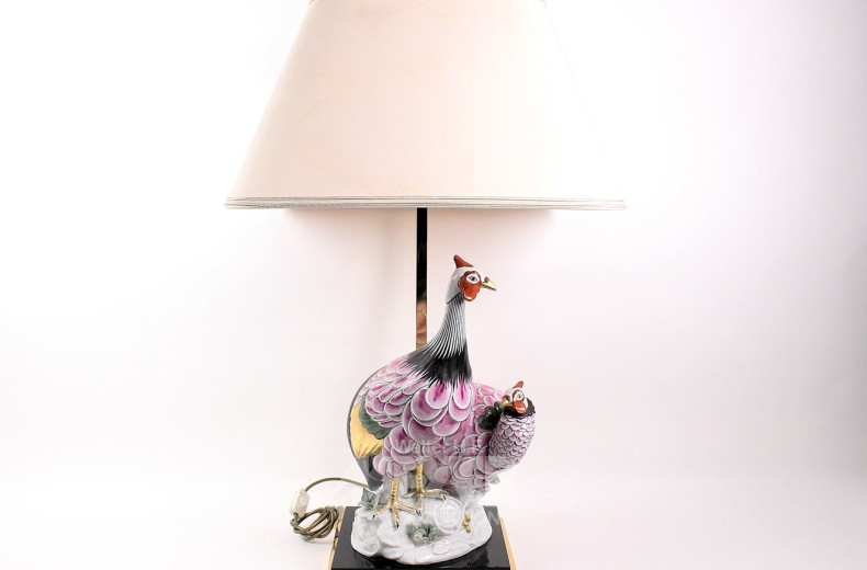 gr. Tischlampe, zweiflammig, mit Fasanenpaar aus Porzellan