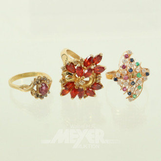 3 versch. Ringe mit kleinen Farbsteinen und Diamant-Imitationen besetzt