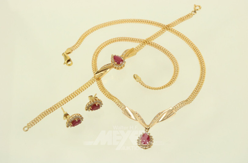 Schmuckgarnitur mit roten Schmucksteinen und Diamant-Imitationen