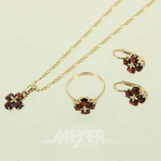 Schmuckgarnitur mit roten Schmucksteinen besetzt, best. aus: Halskette, Ring und Ohrgehänge