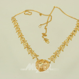 Collier in 916er GG gestempelt, im Vorderteil mit herzförmigem Anhänger