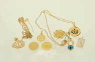 Konvolut oriental. Anhänger, Kettchen und kl. Medaillen in 750er bis 916er GG