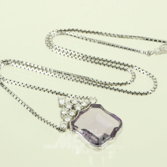 Collier mit 1 Amethyst in Wappenform sowie 10 kl. Brillanten