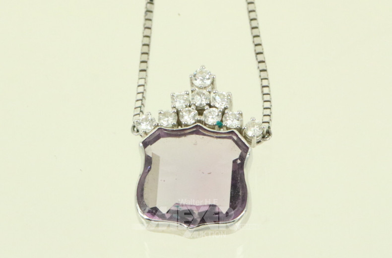 Collier mit 1 Amethyst in Wappenform sowie 10 kl. Brillanten
