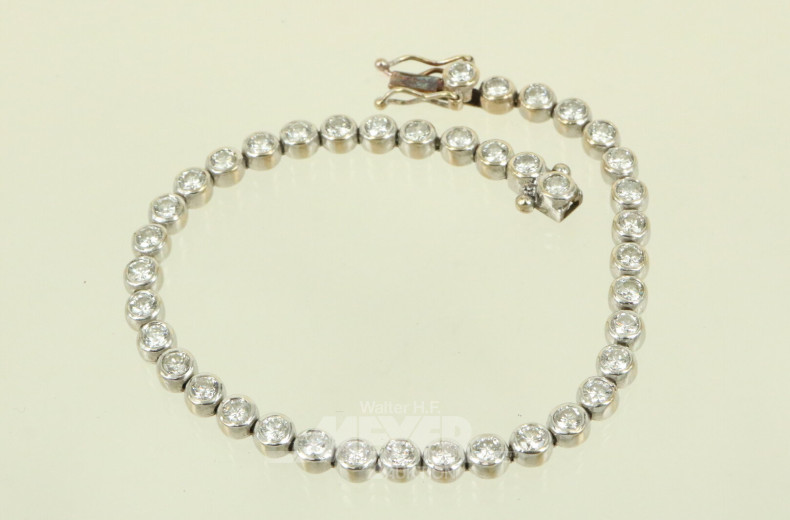 Tennisarmband mit 40 Brillanten von zus. ca. 3,2 ct. (Si/w-tr.)