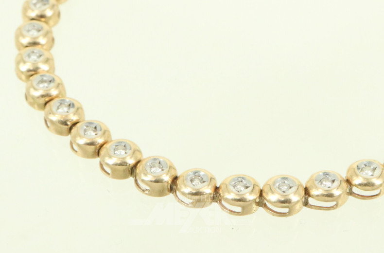 zartes Tennisarmband mit kl. Besatzsteinen