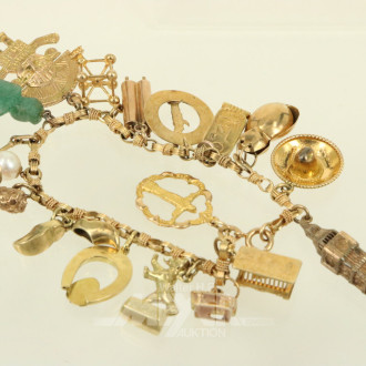 reich bestücktes Bettelarmband