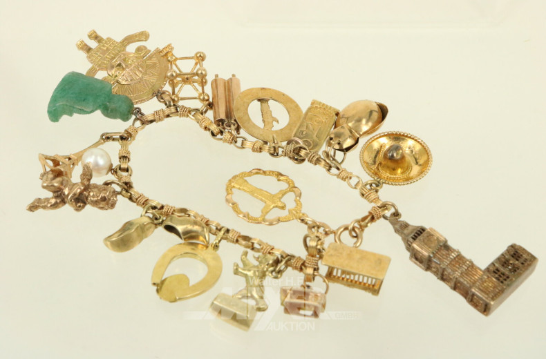 reich bestücktes Bettelarmband