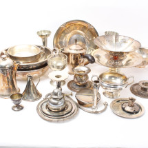 Los 252: gr. Konvolut Versilbertes: Schalen, Kannen, Leuchter,Vasen, etc.